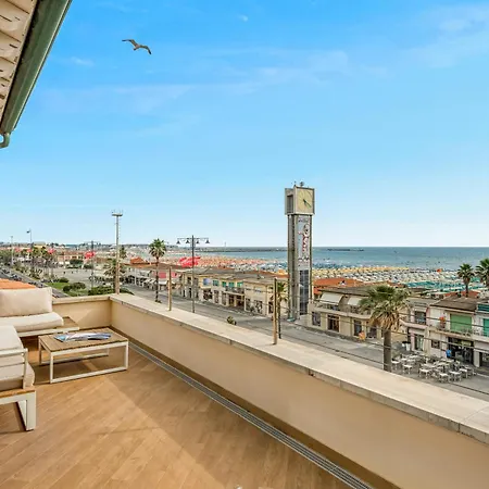 Penthouse Diamond In The Sky With A Sea View Viareggio